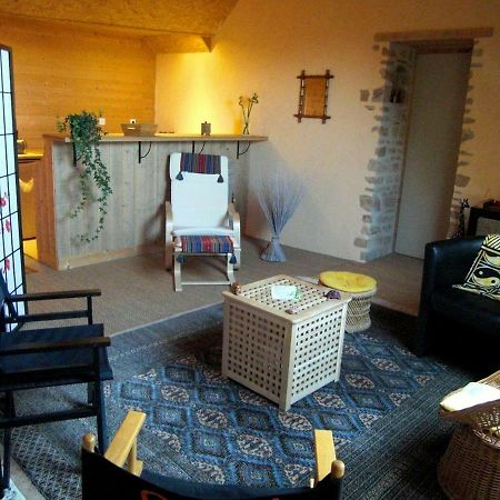 Les Hirondelles Hotell Sainte-Suzanne  Exteriör bild