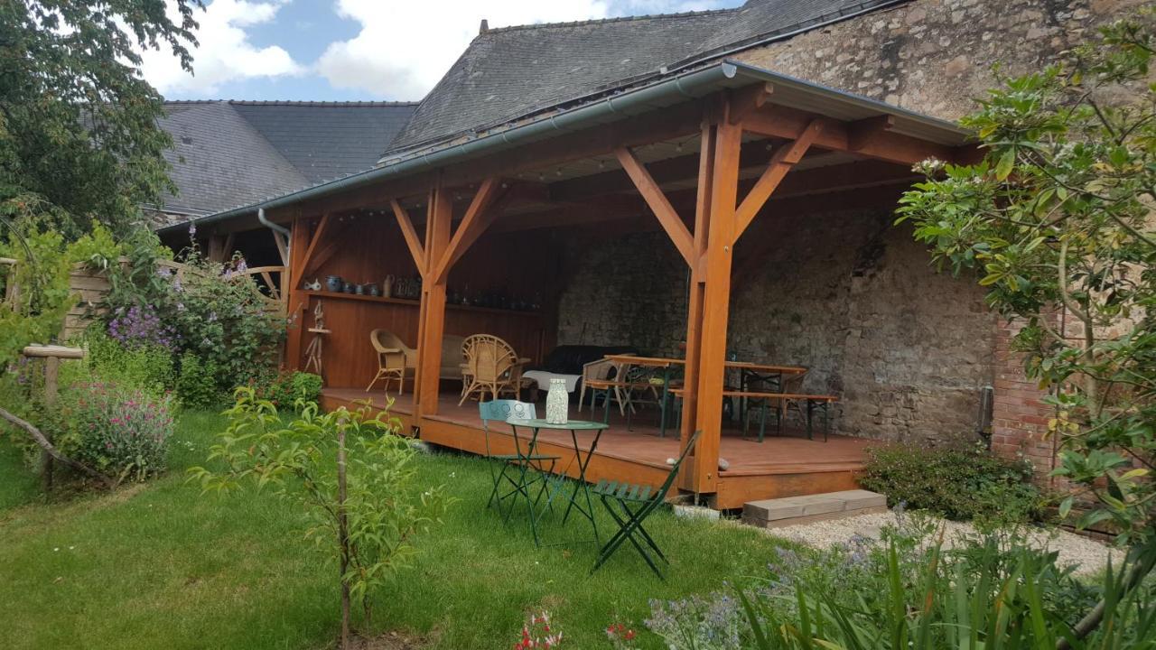 Les Hirondelles Hotell Sainte-Suzanne  Exteriör bild